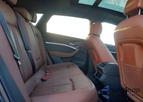 2023 Audi E-Tron Premium z USA, uszkodzony, nr VIN WA1AAAGE7PB019050